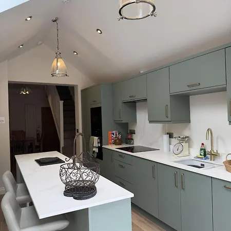Close To The Walls Sleeps 4 * York