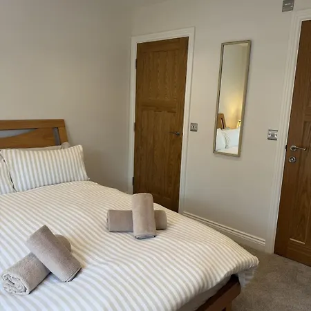 Close To The Walls Sleeps 4 *