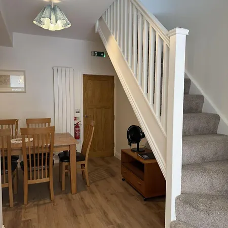 Close To The Walls Sleeps 4